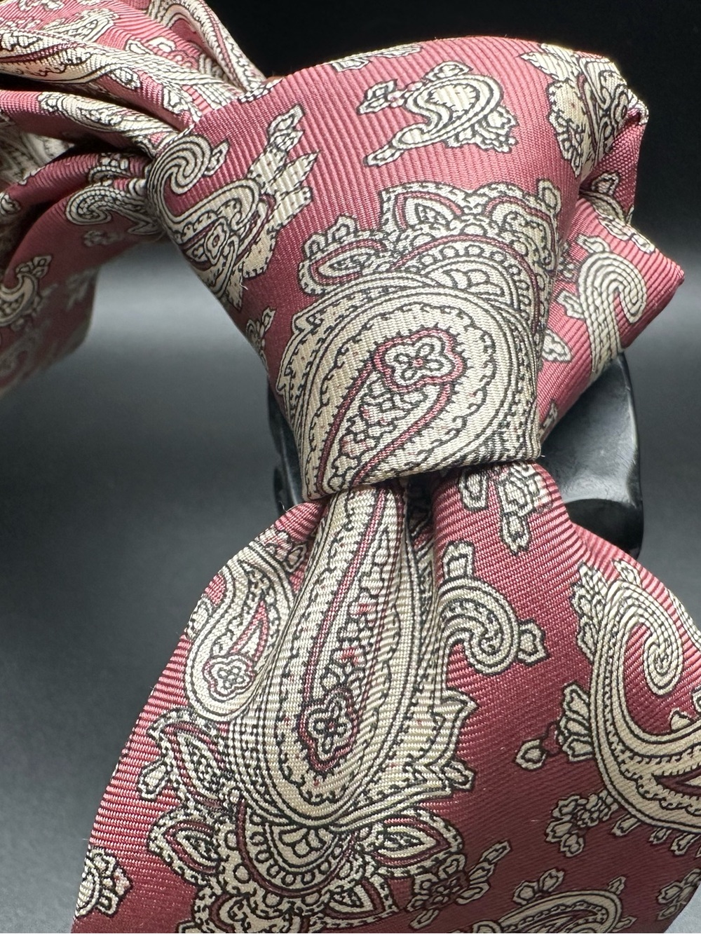 Kuppenheimer Men's Clothiers — Rose-Mauve Ornate Paisley